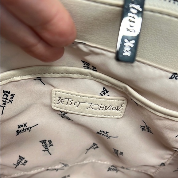 Betsey Johnson Cream Laptop Tote w/ Bag Charms ✨ - Picture 11 of 13